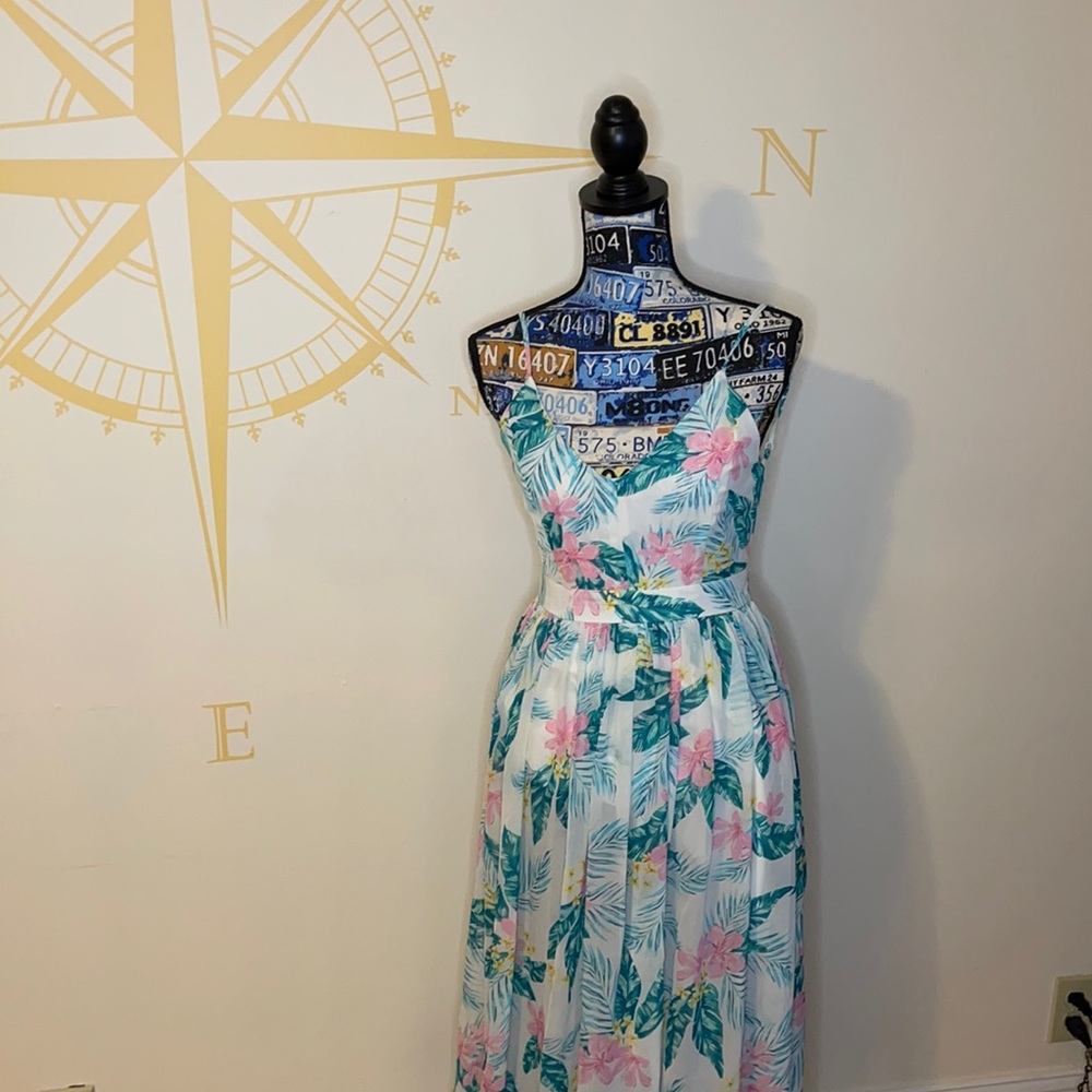 Pink Lily Floral Backless Dress - White and Green